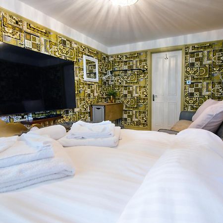 Deluxe 2 Bed Versace Bungalow Hot Tub, Sky Tv, Cinema Screen Saffron Walden Exteriér fotografie