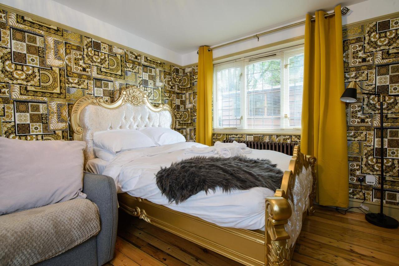 Deluxe 2 Bed Versace Bungalow Hot Tub, Sky Tv, Cinema Screen Saffron Walden Exteriér fotografie