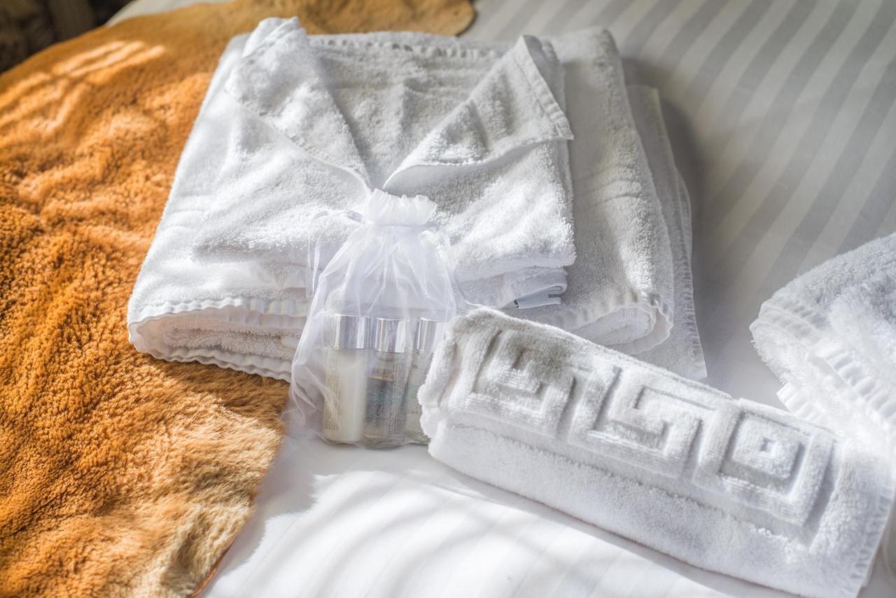 Deluxe 2 Bed Versace Bungalow Hot Tub, Sky Tv, Cinema Screen Saffron Walden Exteriér fotografie